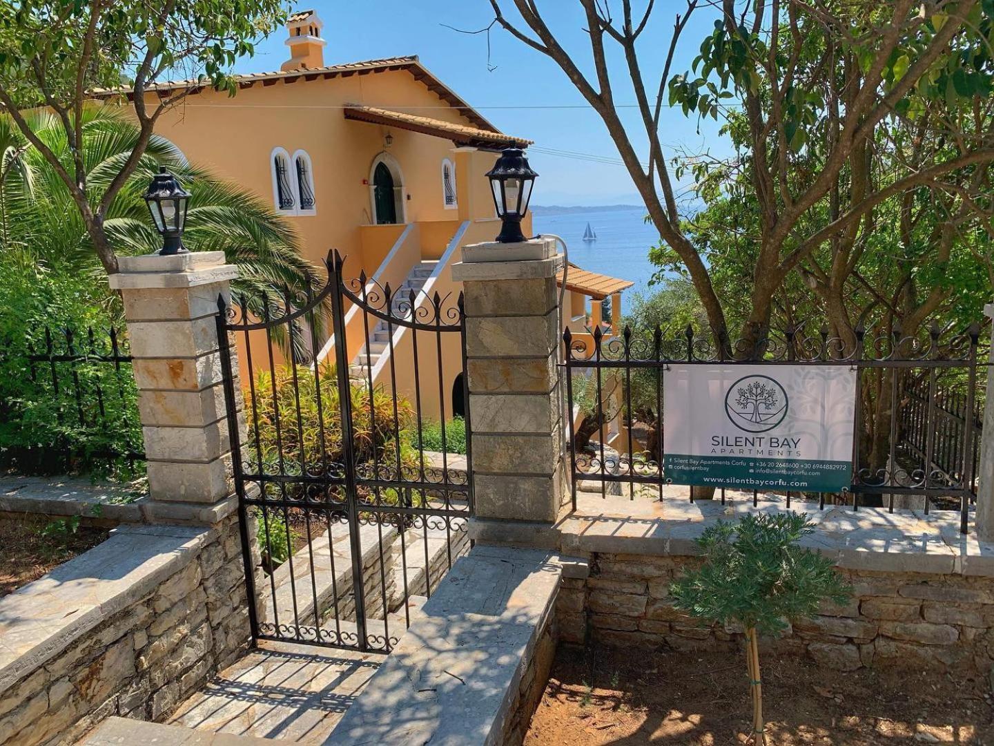 Silent Bay Apartments Katavolos Luaran gambar