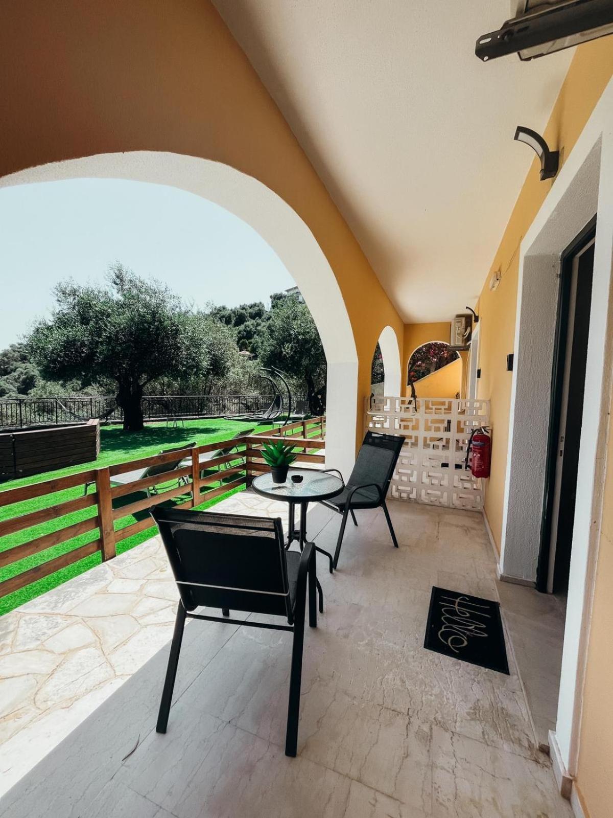 Silent Bay Apartments Katavolos Luaran gambar